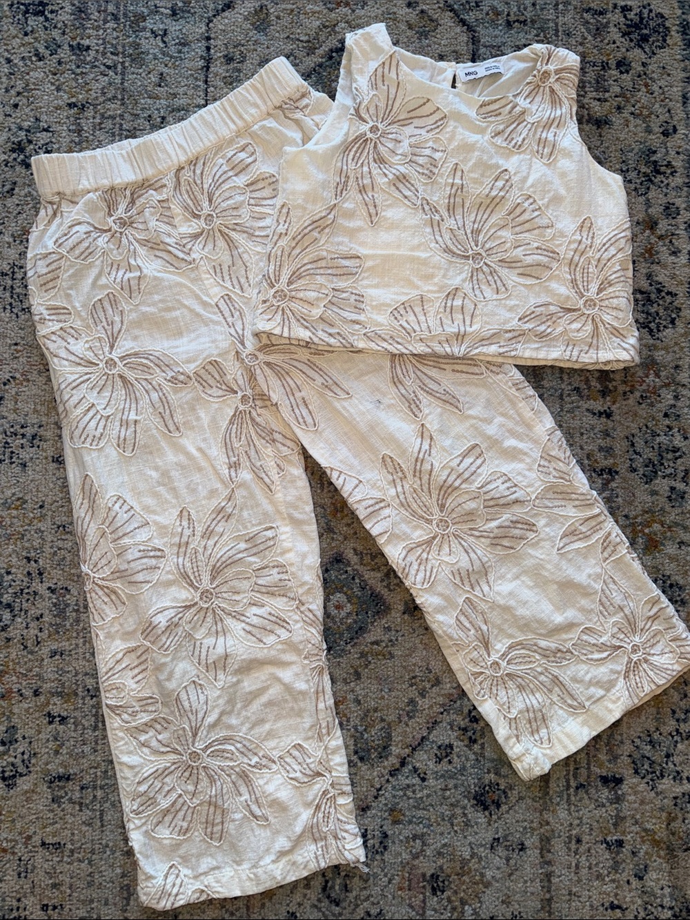 Mango Cream Floral Embroidered Wide Leg Pants Set. GIRLS SIZE 7/8. Like new.